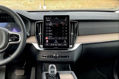 2025 Volvo XC90 B5 Plus 6-Seater