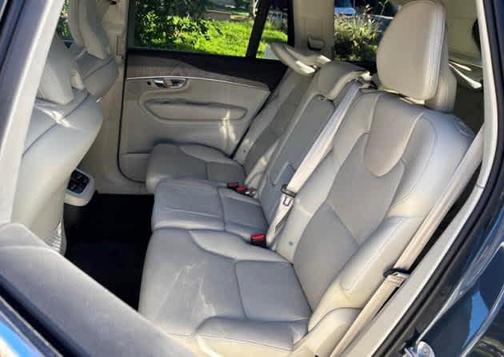2023 Volvo XC90 B5 Plus