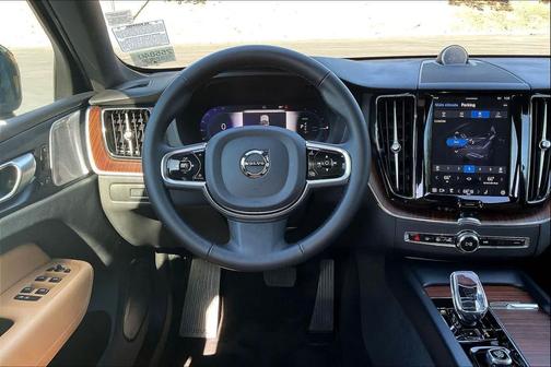 2024 Volvo XC60 Recharge Plug-In Hybrid T8 Ultimate Dark Theme