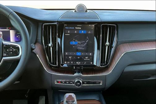 2024 Volvo XC60 Recharge Plug-In Hybrid T8 Ultimate Dark Theme