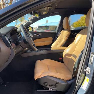 2024 Volvo XC60 Recharge Plug-In Hybrid T8 Ultimate Dark Theme