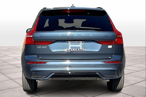 2024 Volvo XC60 Recharge Plug-In Hybrid T8 Ultimate Dark Theme