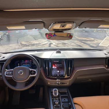 2024 Volvo XC60 Recharge Plug-In Hybrid T8 Ultimate Dark Theme