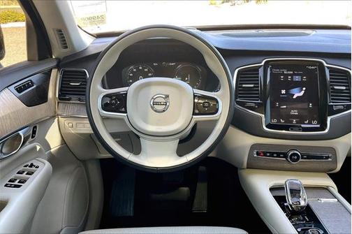 2022 Volvo XC90 Recharge Plug-In Hybrid T8 Inscription 6 Passenger
