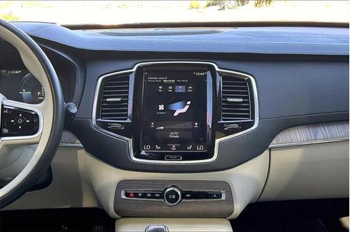 2022 Volvo XC90 Recharge Plug-In Hybrid T8 Inscription 6 Passenger