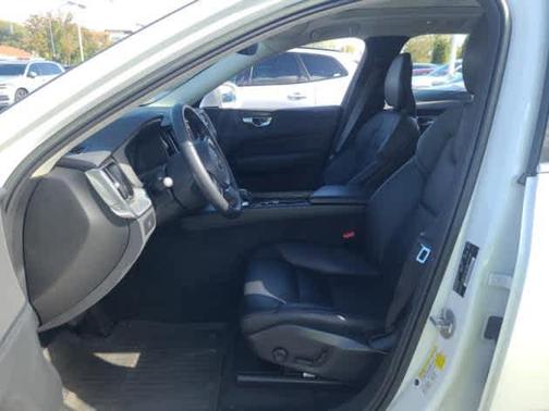 2023 Volvo XC60 B5 Core