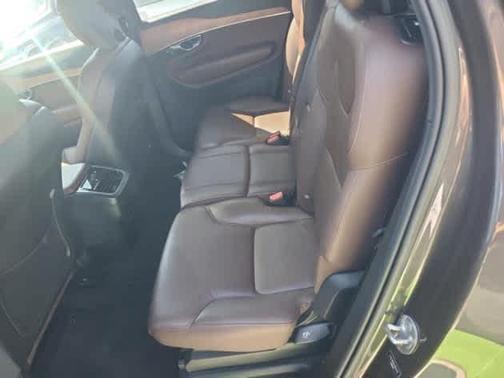 2023 Volvo XC90 B5 Plus