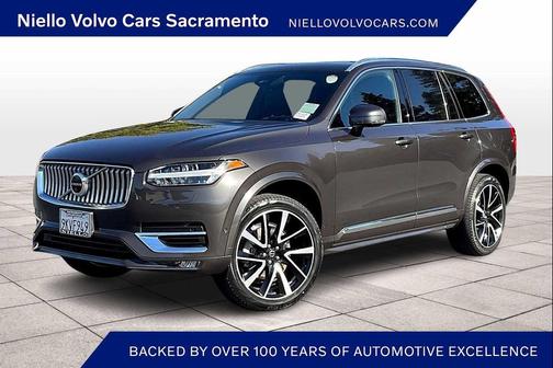 2023 Volvo XC90 B5 Plus