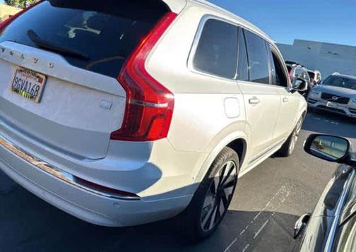 2023 Volvo XC90 Recharge Plug-In Hybrid T8 Ultimate Bright Theme 7-Seater