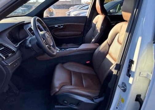 2023 Volvo XC90 Recharge Plug-In Hybrid T8 Ultimate Bright Theme 7-Seater