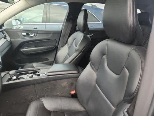 2023 Volvo XC60 B5 Core