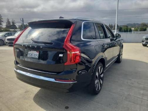 2023 Volvo XC90 Recharge Plug-In Hybrid T8 Ultimate Bright Theme 7-Seater
