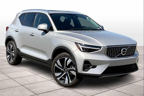 2025 Volvo XC40 B5 Plus Bright Theme