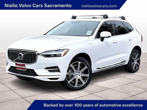 Crystal White Metallic 2021 Volvo XC60 Recharge Plug-In Hybrid T8 Inscription