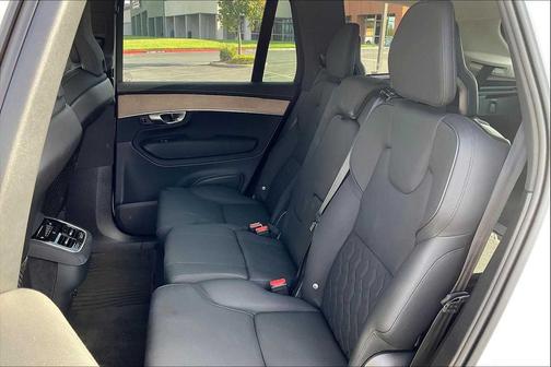 2025 Volvo XC90 B6 Plus 7-Seater