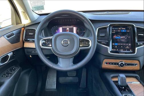2024 Volvo XC90 Recharge Plug-In Hybrid T8 Plus Bright Theme 7-Seater