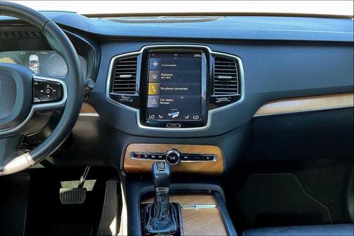 2022 Volvo XC90 T6 Momentum