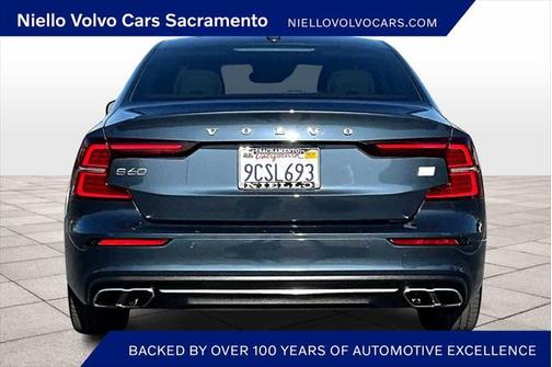 2022 Volvo S60 Recharge Plug-In Hybrid T8 Inscription