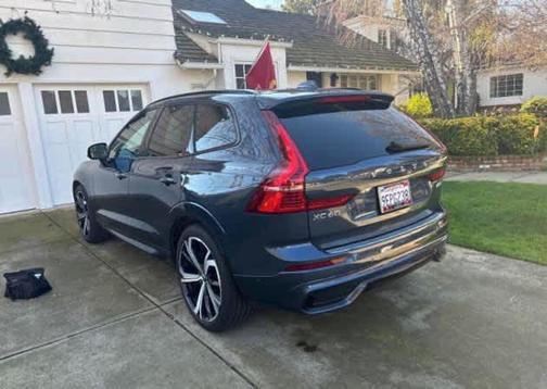 2023 Volvo XC60 B5 Ultimate Dark Theme