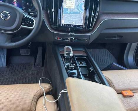 2023 Volvo XC60 B5 Ultimate Dark Theme