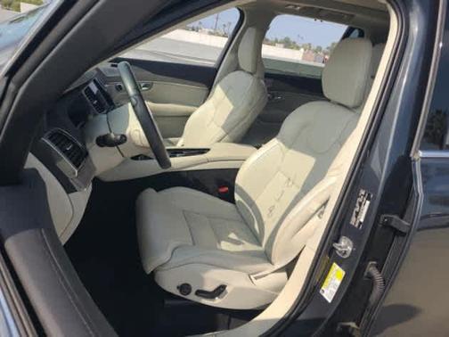 2022 Volvo XC90 T6 Inscription