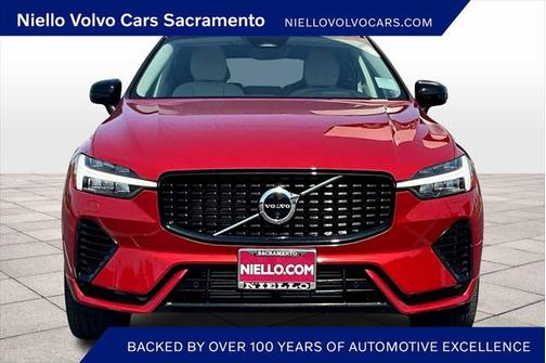 2024 Volvo XC60 Recharge Plug-In Hybrid T8 Plus Dark Theme