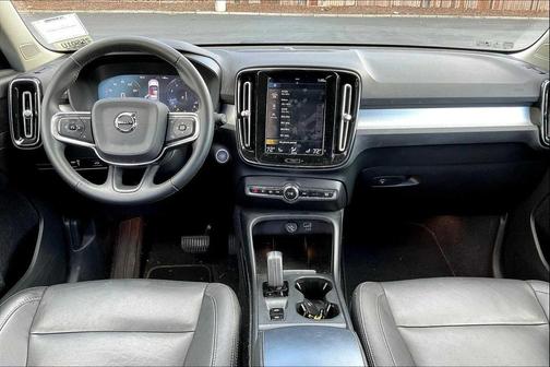 2021 Volvo XC40 T5 Momentum