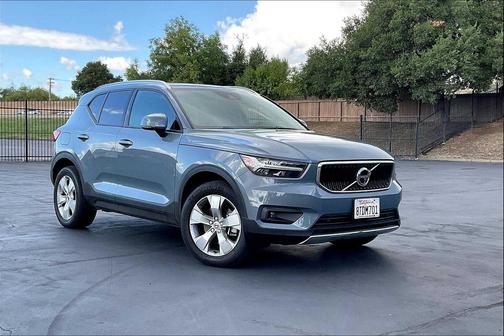 2021 Volvo XC40 T5 Momentum