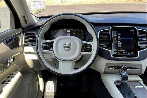 2022 Volvo XC90 T6 Inscription