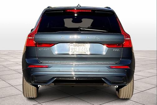 2025 Volvo XC60 B5 Core