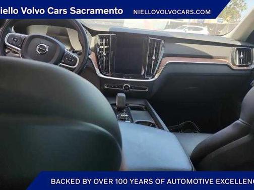 2022 Volvo S60 T5 Momentum