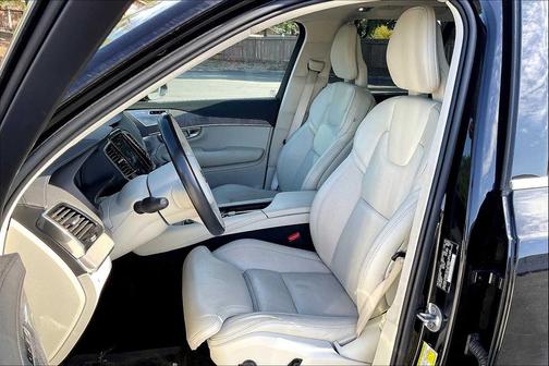 2022 Volvo XC90 Recharge Plug-In Hybrid T8 Inscription 7 Passenger