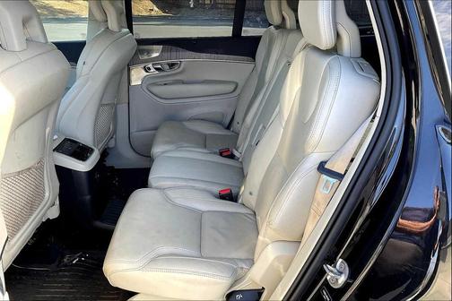 2022 Volvo XC90 Recharge Plug-In Hybrid T8 Inscription 7 Passenger