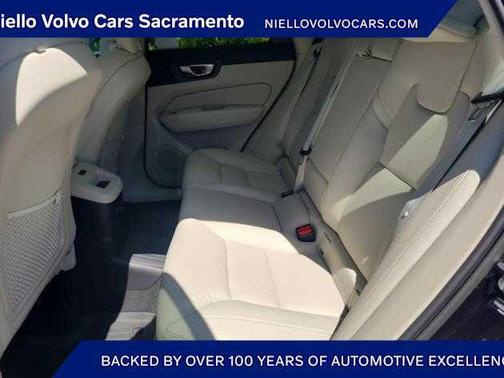 2022 Volvo XC60 Recharge Plug-In Hybrid T8 Inscription Expression
