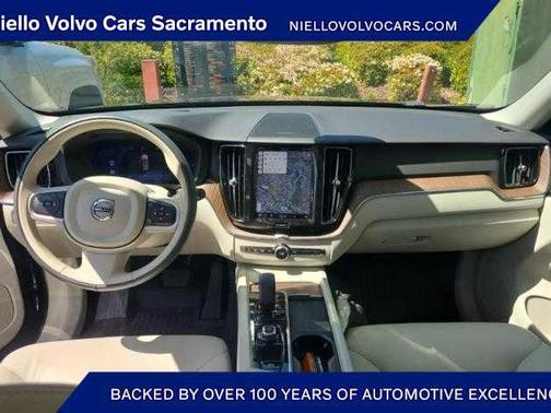 2022 Volvo XC60 Recharge Plug-In Hybrid T8 Inscription Expression