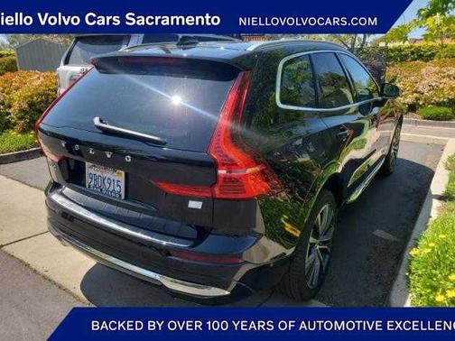 2022 Volvo XC60 Recharge Plug-In Hybrid T8 Inscription Expression