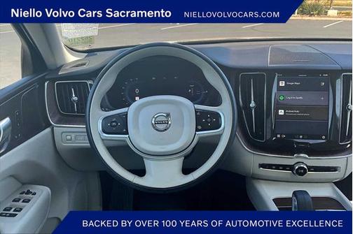 2022 Volvo XC60 Recharge Plug-In Hybrid T8 Inscription Expression