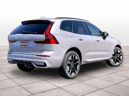 Aurora Silver 2026 Volvo XC60 B5 Plus
