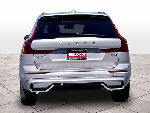 Aurora Silver 2026 Volvo XC60 B5 Plus