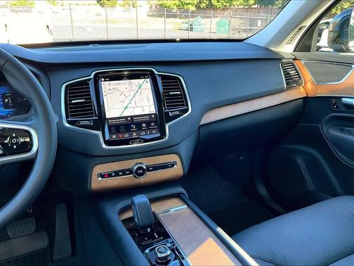 2025 Volvo XC90 Plug-In Hybrid T8 Plus 7-Seater