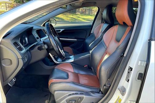 2016 Volvo V60 Cross Country T5