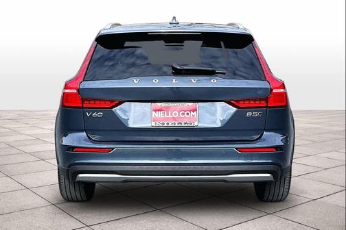 2025 Volvo V60 Cross Country Plus, B5 AWD Gas (mild hybrid)