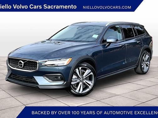 2025 Volvo V60 Cross Country Plus, B5 AWD Gas (mild hybrid)