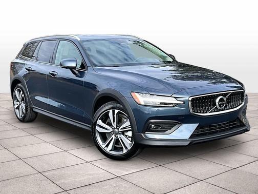 2025 Volvo V60 Cross Country Plus, B5 AWD Gas (mild hybrid)