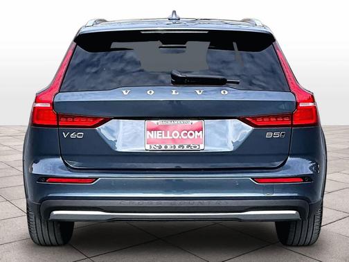 2025 Volvo V60 Cross Country Plus, B5 AWD Gas (mild hybrid)