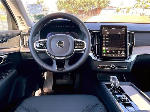 2025 Volvo XC90 B6 Core