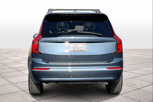 2025 Volvo XC90 B5 Core