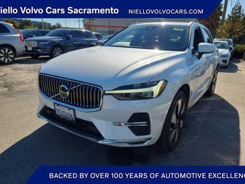 2023 Volvo XC60 Recharge Plug-In Hybrid T8 Plus Bright Theme