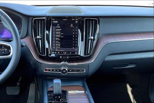 2023 Volvo XC60 Recharge Plug-In Hybrid T8 Plus Bright Theme