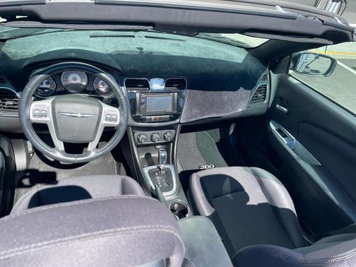 2013 Chrysler 200 Touring